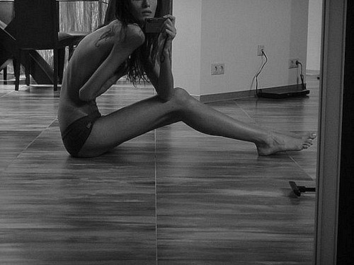 help-unicornios:  Superou a anorexiaGabriela Stofer -  14 anos – São Paulo (SP)“A situação era horrível! Estavam me zoando na escola por eu ser gordinha! As garotas começaram a fazer piadas sobre mim, inclusive quem eu julgava minha amiga. Querendo