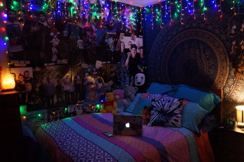 illicitbehaviour:  I got a new duvet today and some neato things for my room and it’s such a perfect little haven ^-^ig: @illicitbehaviour.  