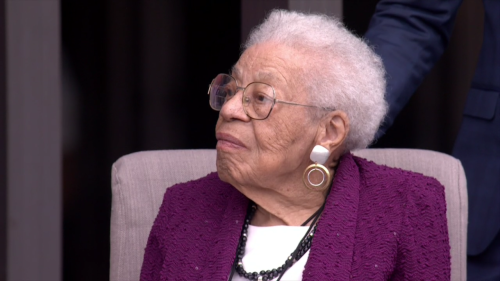 caliphorniaqueen:frontpagewoman:99 year old daughter of a slave, Ruth Bonner and family ringing the 