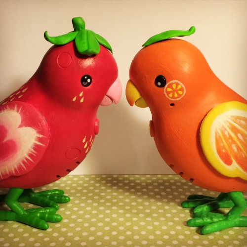 cataradical:awdeko:Painted up these lil dudes a few months ago. FRUITY BIRDS!!@bigtiddymegatron69