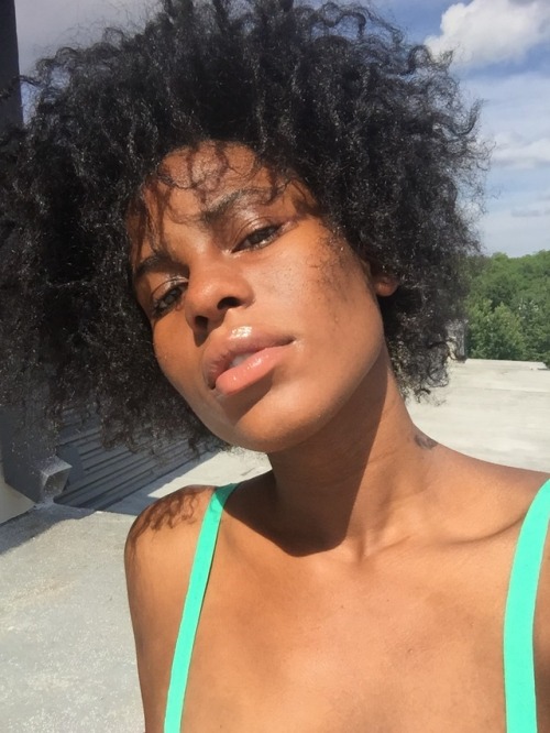 jasminericce:Natural hair appreciate post. Embracing shrinkage