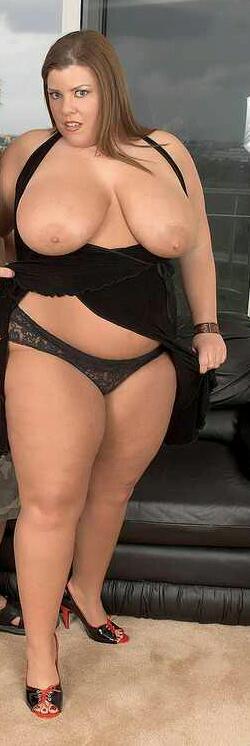 fortheloveoftummy:  She looks quite sexy