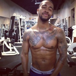 nakedmalecelebs1:  Omarion Naked - Self Shot       