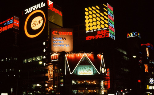 yodaprod: Ginza Tokyo (1980) 銀座、東京 (1980年)Source: Flickr/Terry Feuerborn