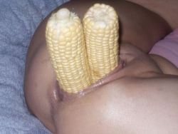 parallelkink:  bigtoysgaping:  Big Toys and Big Tits HD Videos!      (via TumbleOn)  just how i like more corn on the cob