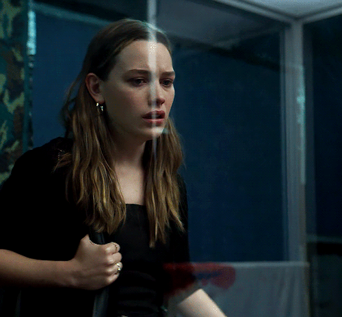 Victoria Pedretti As LOVE QUINN in YOU Season 2