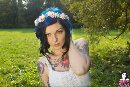 Porn past-her-eyes:  Riae Suicide riae.suicidegirls.com photos