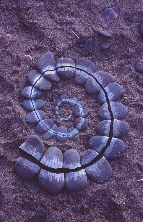Andy Goldsworthy (British, b. 1956, Cheshire, England, based Scotland) - Earth Arts