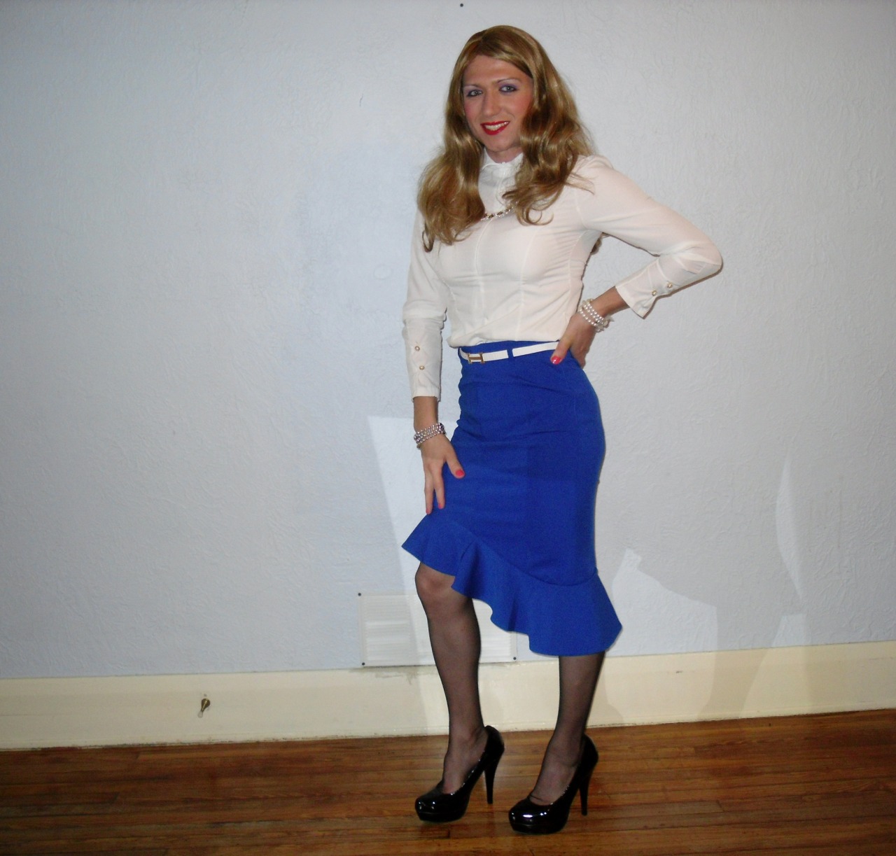 chanellenirok:    In this photoshoot, I wore a blue skirt and white blouse as part