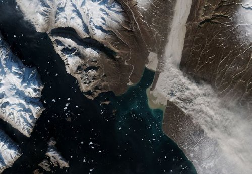 Rockflour dust storm in Greenland As glaciers grind their way across the underlying geology they cru