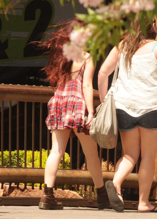So just as I was pulling in to Bass Pro Shop this young ladies dress caught a nice breeze .
