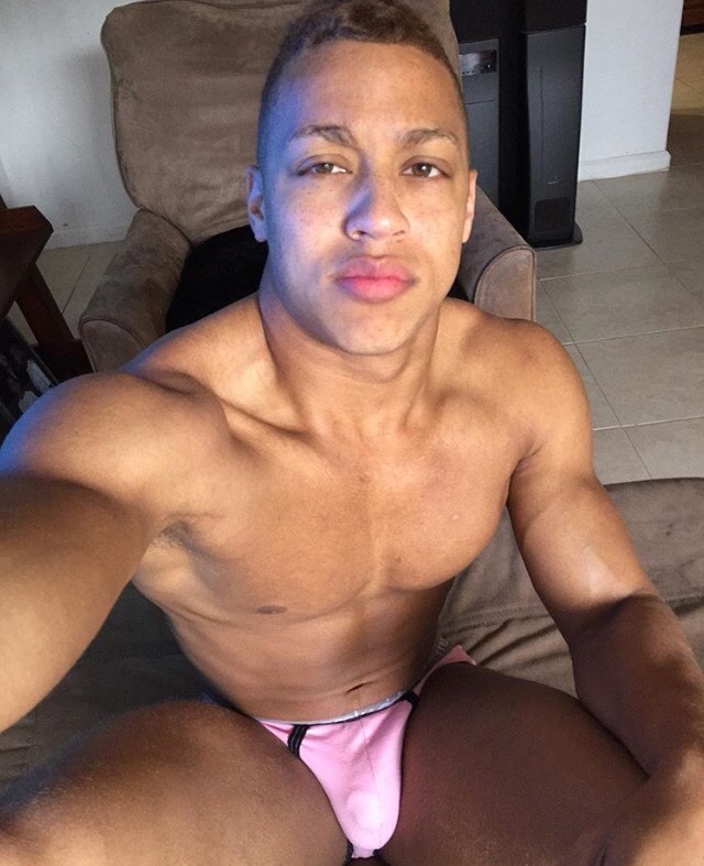 juseatthedamncake:  aworldofmenz:  A World of Menz  www.juseatthedamncake.tumblr.com/archive