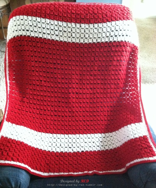 &ldquo;Loops and Shells&rdquo; Team Colors Baby Blanket Out of boredom this summer, I decided to mak