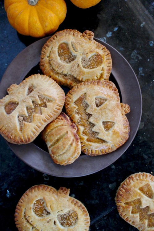 Sex yumi-food:  JACK-O-LANTERN PUMPKIN HAND PIES pictures