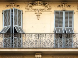 andantegrazioso:Blue shutters in Nice |  sharonsantoni  