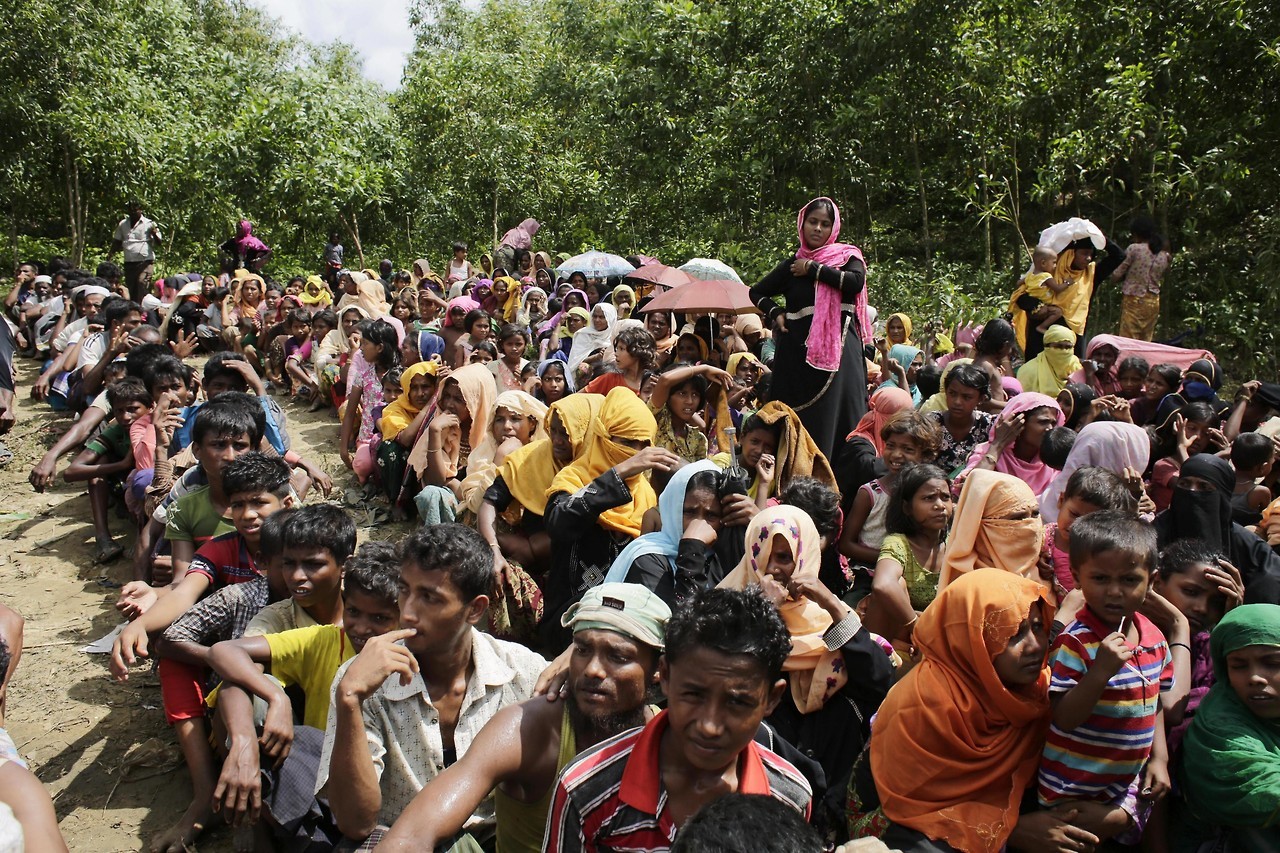 BANGLADESH. Refugiados rohinyás en un campamento temporal en Ukhiya, en Bangladesh. Las autoridades de Bangladesh comenzaron a registrar a los miles de miembros de la comunidad rohinyá que se encuentran en su territorio tras huir de la violencia en...