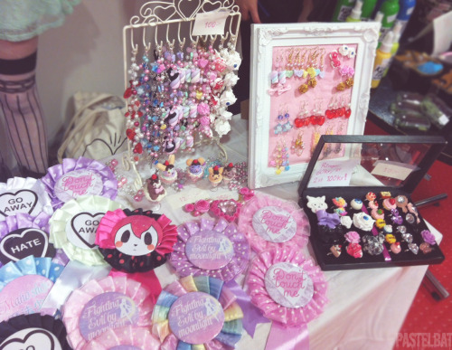 frillypinkdreams: pastelbat: How my table looked like at the japanese flea market everything is hand