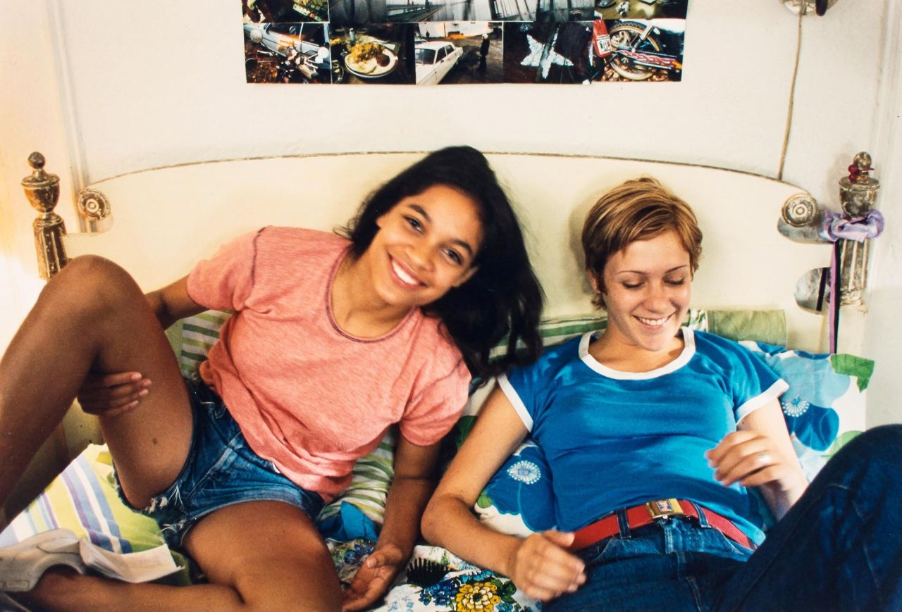 lottereinigerforever:  Rosario Dawson &amp; Chloé Sevigny on the set of “Kids”