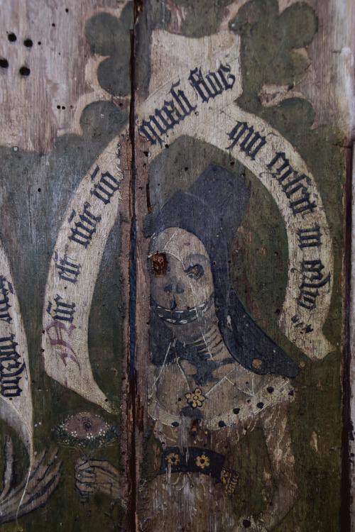 The remainder of a Rood Screen (circa 14th C)  shows the dance of death with the Latin inscriptions: