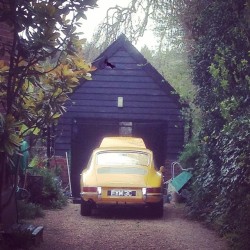 two-gun-salute:  Lovely early 911 spotted