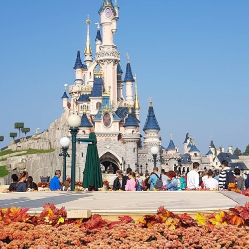 #tbt #throwbackthursday #iwannagoback #happytimes #disneylandparis #disney #paris #castle #blueskies