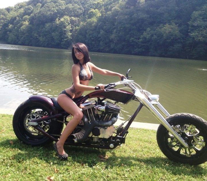 chicksandchoppers:  Hot