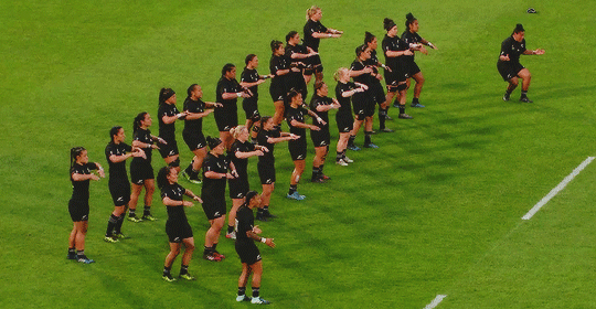barfy: starwarsolo: New Zealand’s Black Ferns perform their pre-game haka during