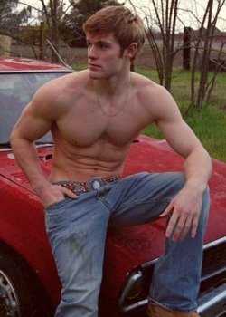 byo-dk:  nineteenseventyfive:  Muscle.  Car.  Muscle car.  Click to see more of my stuff: Main | Spycams | Celebs Funny | Videos | Selfies 