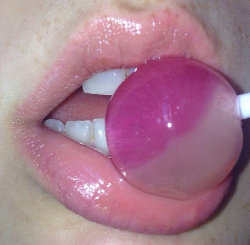 XXX wet–lips–worship:  aesthetic-lips:  Tooth photo