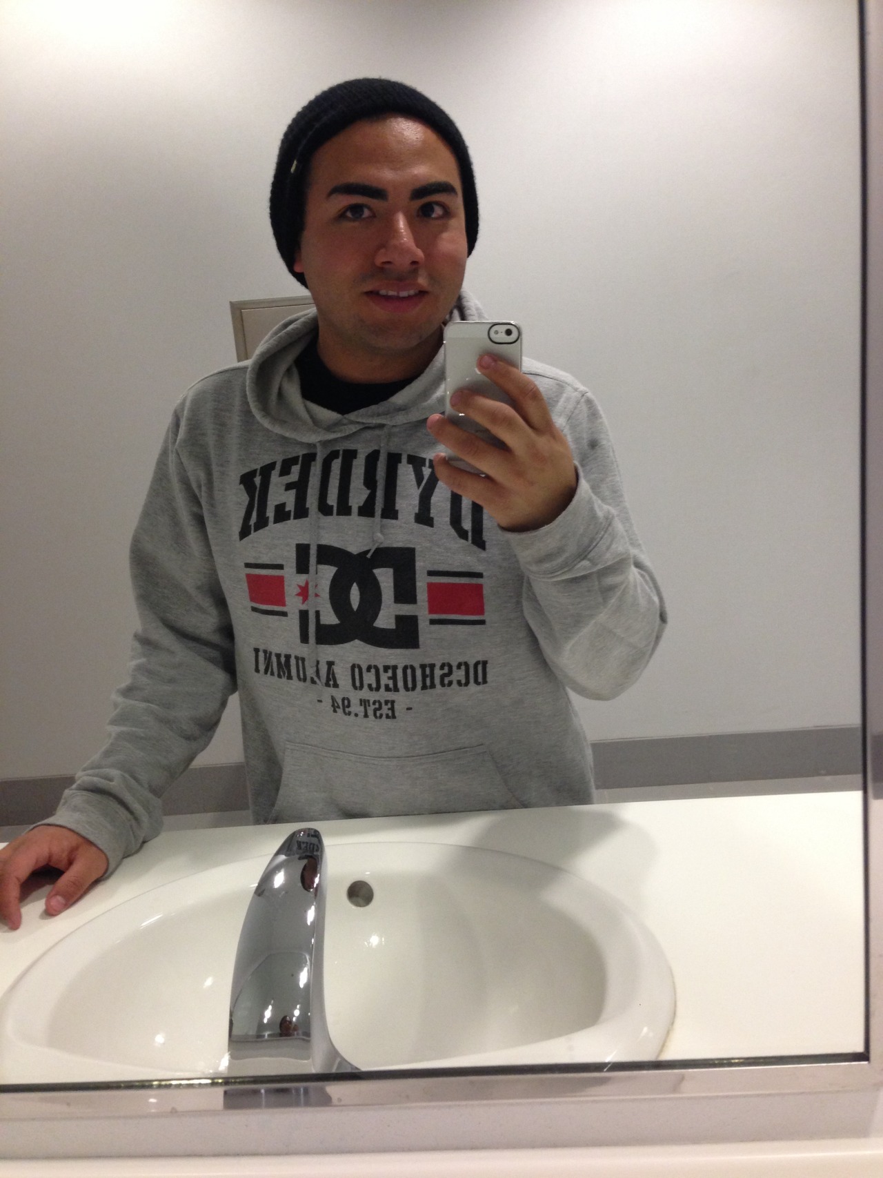 guyswithcellphones:  Yummy! Ok!