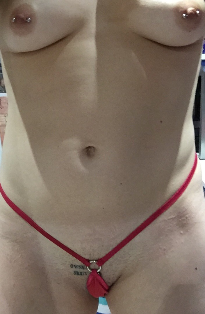 kittensplayground:  Showing off my slave thought a fellow submissive would appreciate