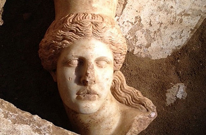 discoverynews:  Sphinx Head Found in Mysterious Greek Tomb
