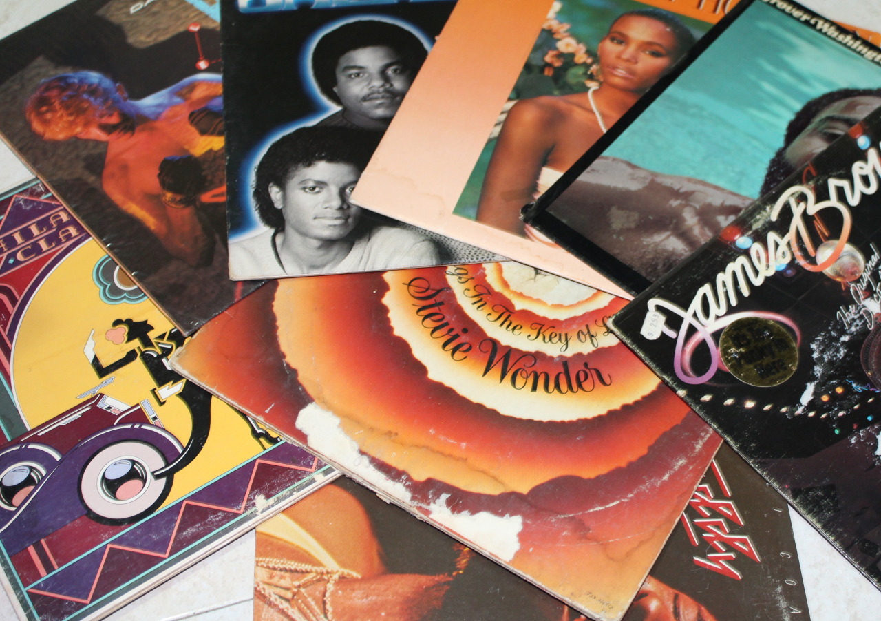 girlgoingplacestv:  A few years ago i started obsessing over vintage vinyl players.