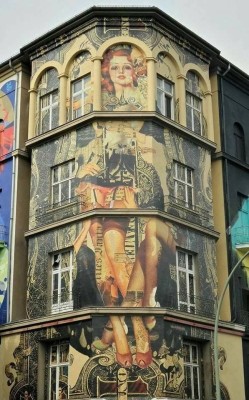 taramysweetlove:  glubbs: #Streetart Berlin &lt;3 