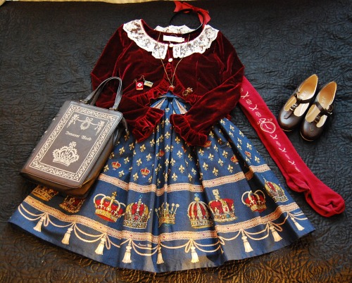 rockinghearses: Christmas Coords with Stuff in my Closet part 3: Grazia Crown JSK: Innocent WorldBol