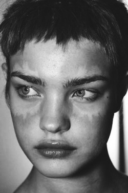 aphoticsouls:  Natalia Vodianova at the backstage