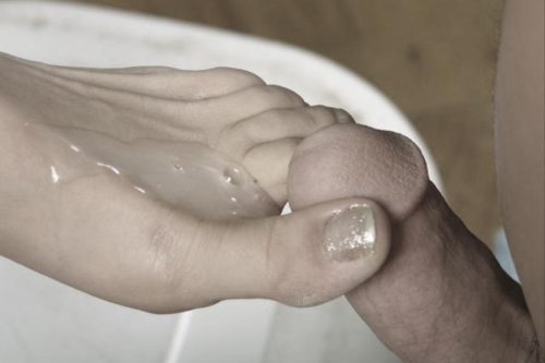 ginandjersey:  Creampied feet