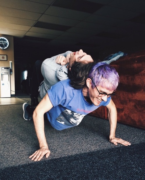gloomboysmp3:@WATERPARKS: SPENT OUR DAY AT THE TOW TRUCK PLACE USING EACH OTHER’S MAN BODIES TO GET 