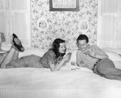 Rita-Cansino:  Gene Tierney And Husband Oleg Cassini Play Gin Rummy At Home, 1944.