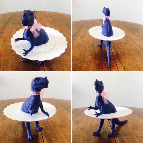 sosuperawesome: Dinosaur Serving Platters, by Pepitka on Etsy  See our ‘dinosaur’ tag 