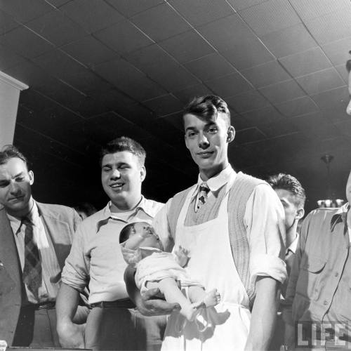 Baby care classes for expectant fathers(Joe Scherschel. 1948)