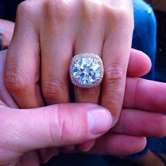 vivamichellee:  lustt-and-luxury:  💎   Only rock I’ll accept
