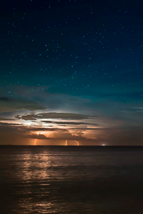 plasmatics-life:  Magic night | (by Georgi Koncaliev) 