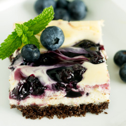 foodffs:  BLUEBERRY SWIRL CHOCOLATE CHEESECAKE BARS Really nice recipes. Every hour. Show me what you cooked! 