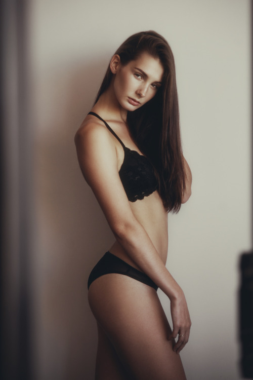 nekcam: Model - Lilee Gregory. Photographer - Gervin Puse.