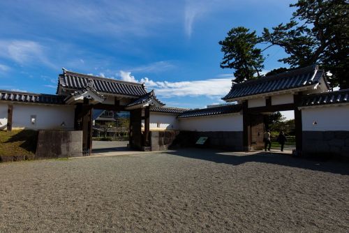 Odawara Castle in Kanagawa Prefecture dates from the mid-fifteenth century and used to oversee the i