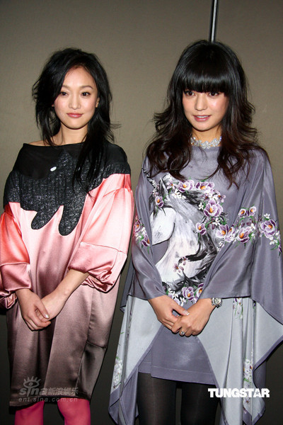 Chinese actresses Zhou Xun and Zhao Wei