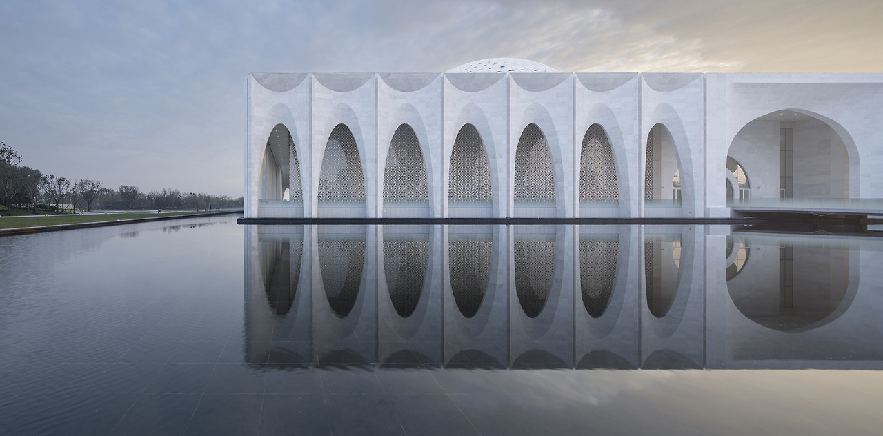 archatlas:  Architecture Reflected in Water    A selection of photographs in which