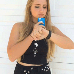 onlylolgifs:  How to take stalker pictures when you see an attractive person 