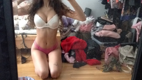 kokainekate:  heywoodjaknowme:  kokainekate:  good morning from your favorite messy room hoe🦄💖  If you don’t clean up I’ll put you  over my knee.  no you fucking won’t